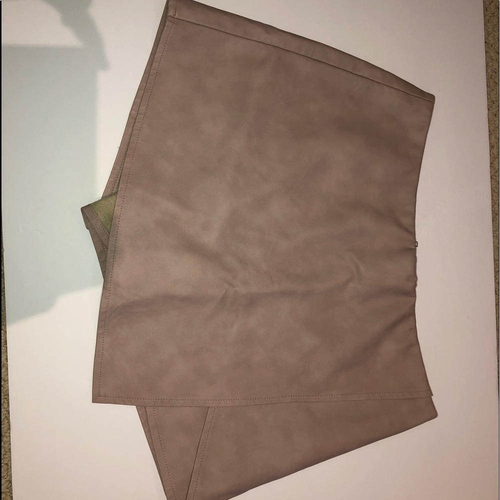 Beige skort